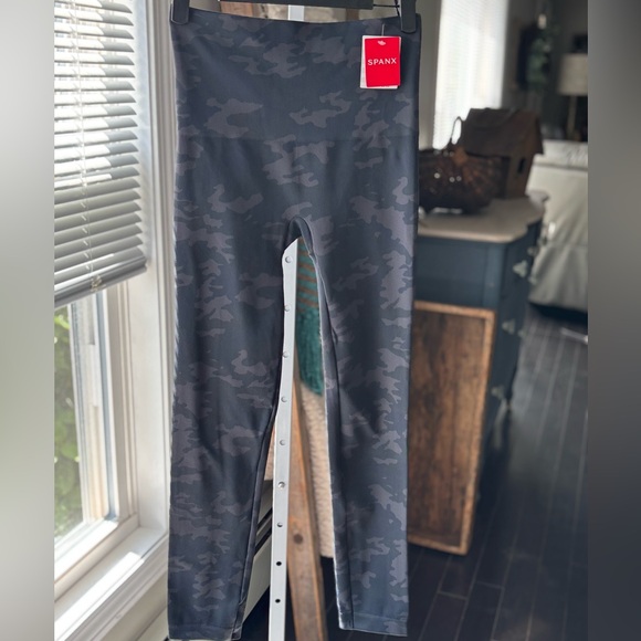 SPANX Look at Me Now Leggings - Picture 6 of 12